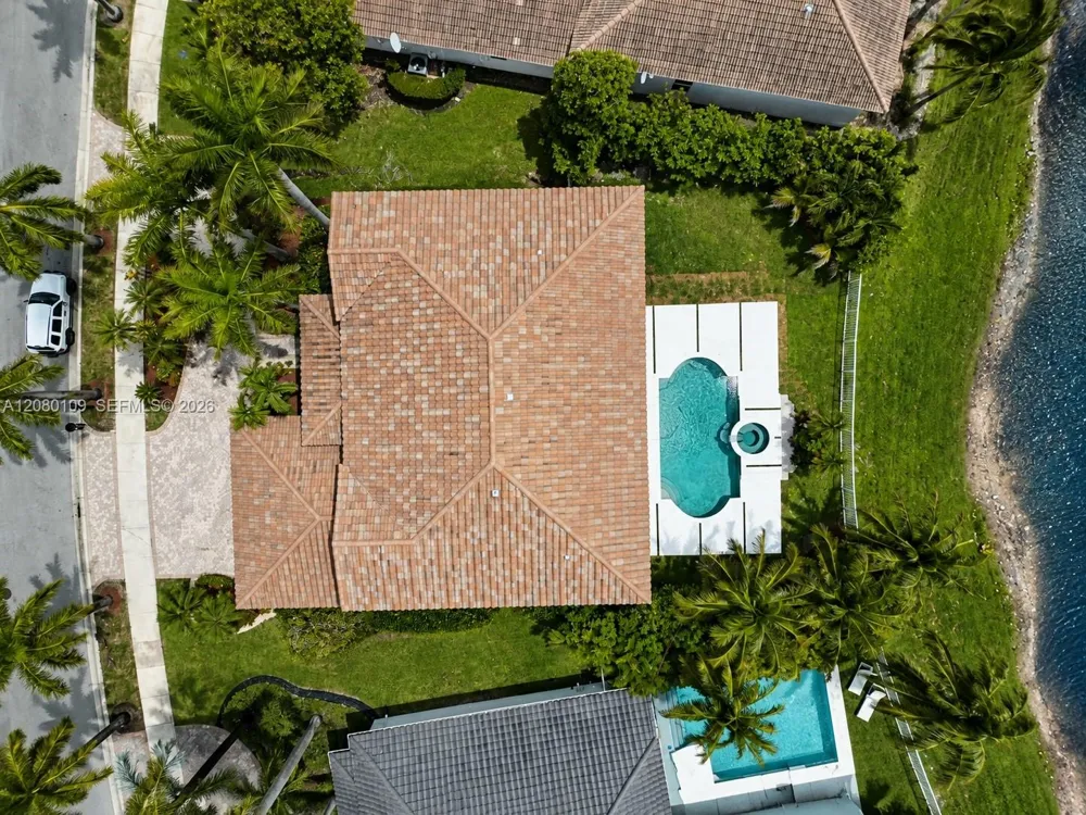 1672 Victoria Pointe Cir Weston, FL 33327