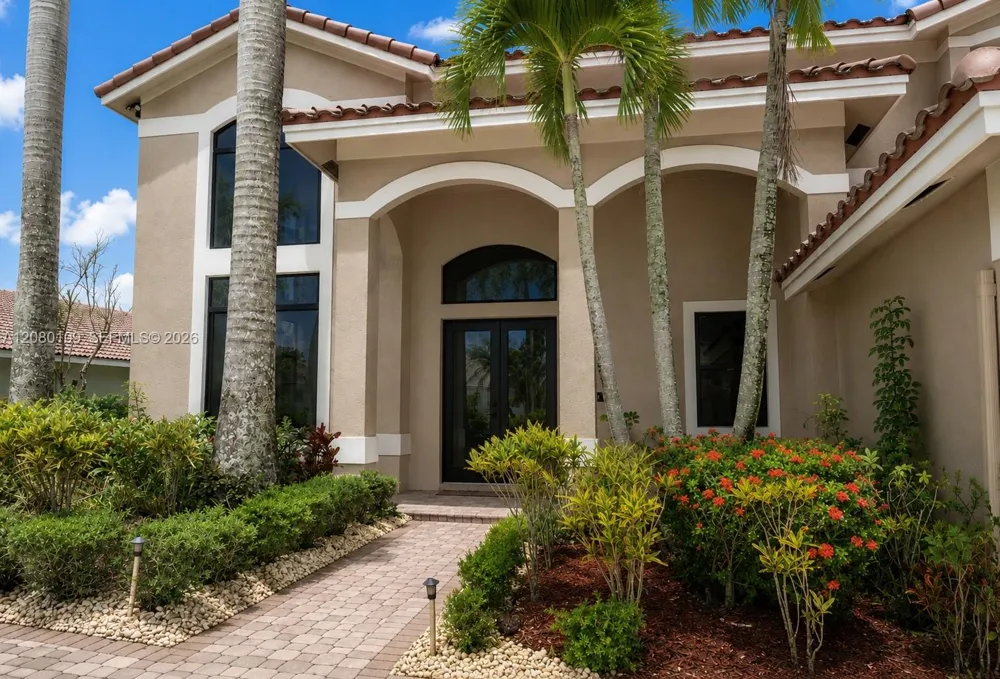 1672 Victoria Pointe Cir Weston, FL 33327