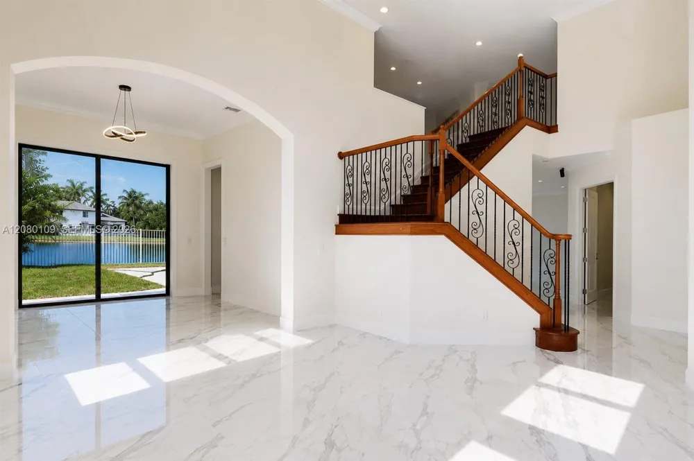 1672 Victoria Pointe Cir Weston, FL 33327