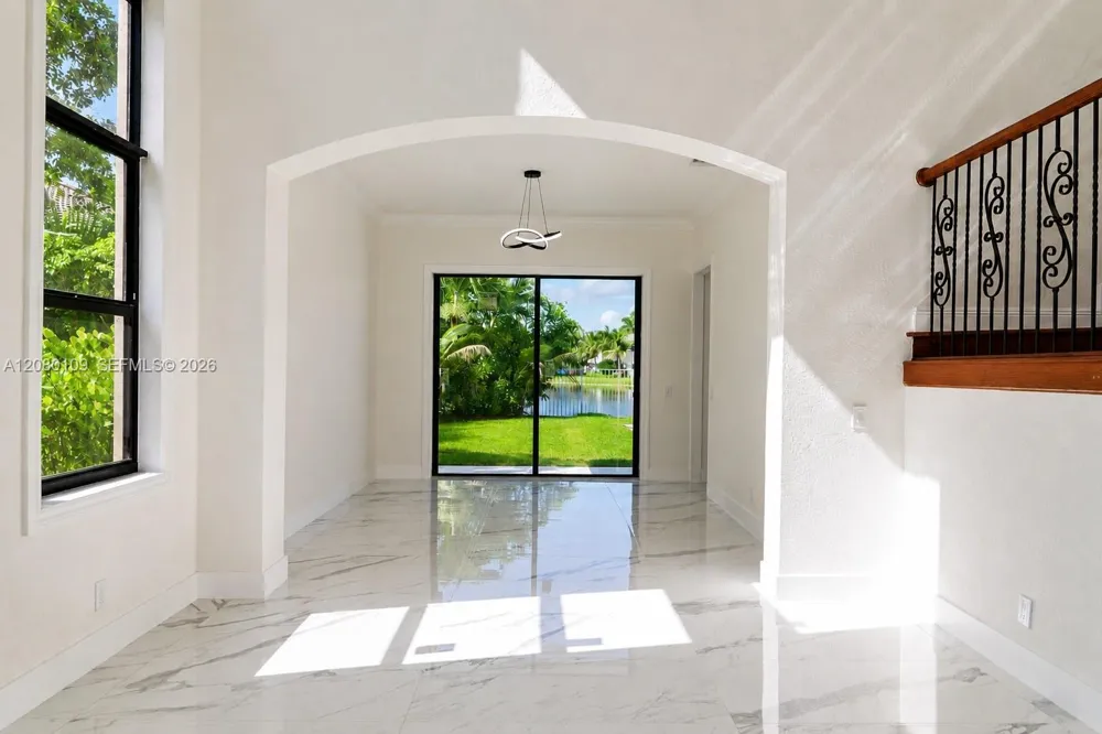 1672 Victoria Pointe Cir Weston, FL 33327
