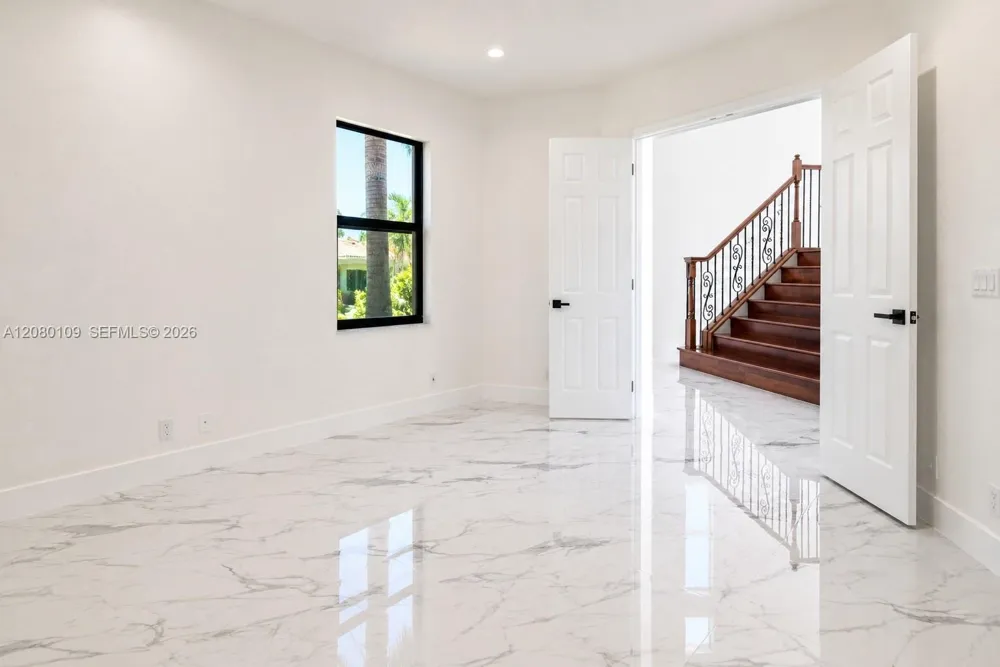 1672 Victoria Pointe Cir Weston, FL 33327