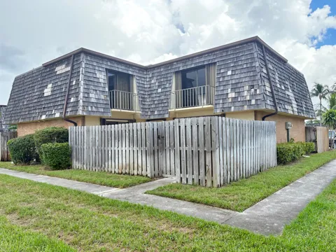 385 LAKE ARBOR DRIVE