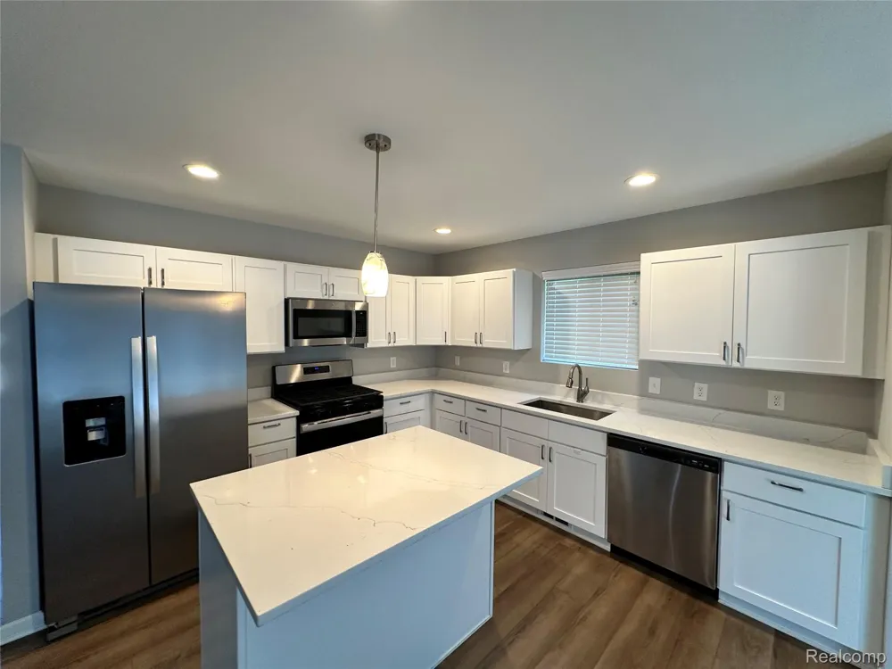 8248 HUGH STREET Westland City, MI 48185
