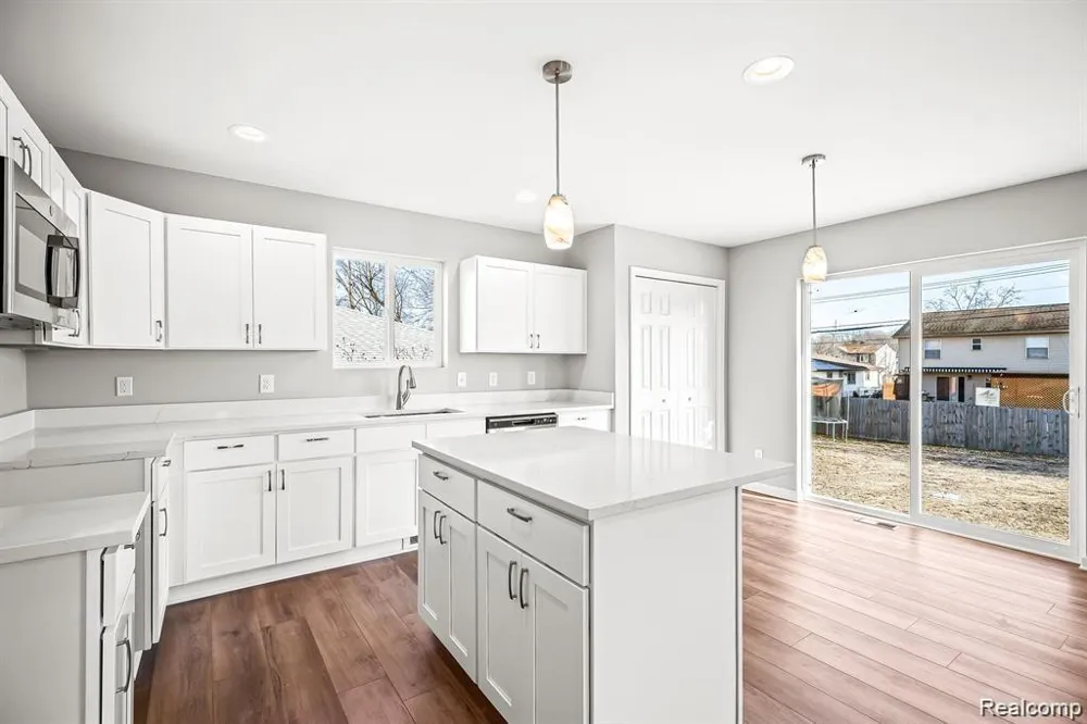 8248 HUGH STREET Westland City, MI 48185