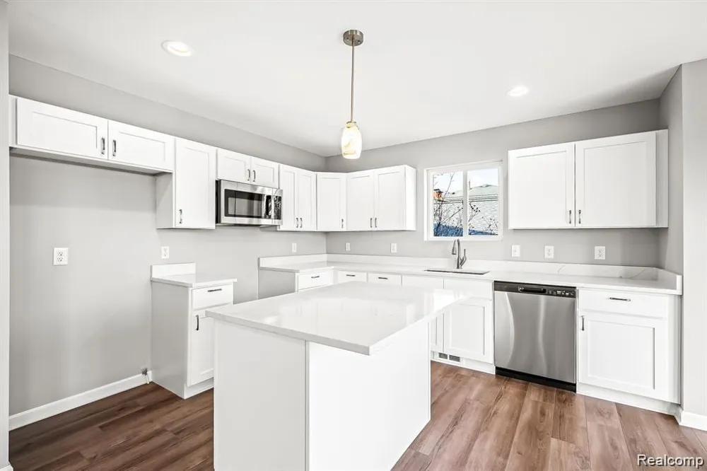8248 HUGH STREET Westland City, MI 48185