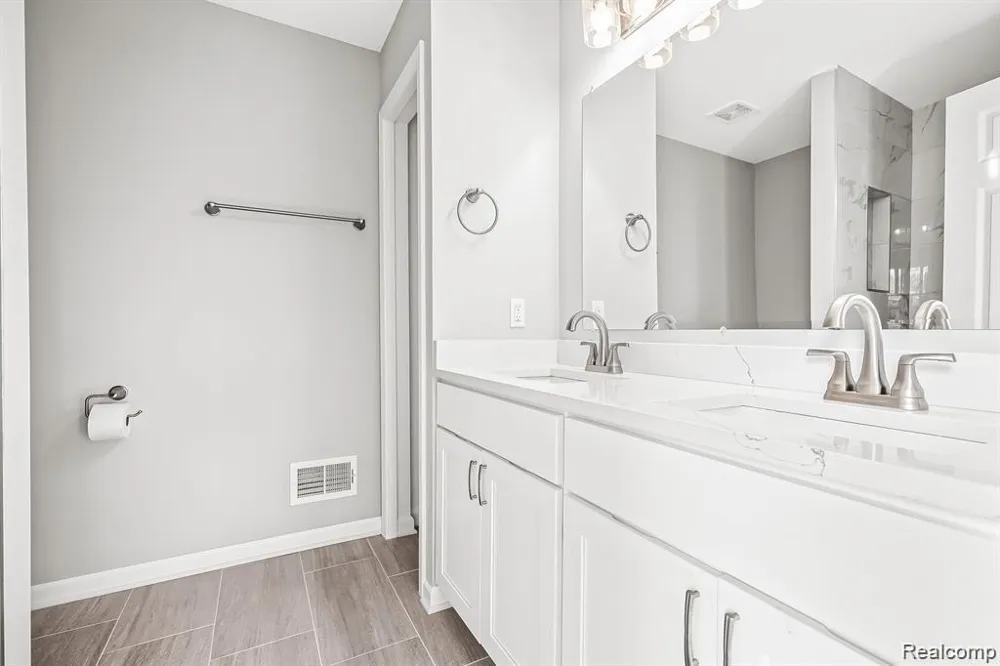 8248 HUGH STREET Westland City, MI 48185