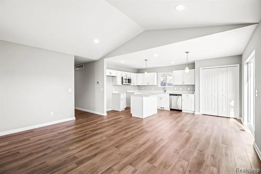 8248 HUGH STREET Westland City, MI 48185
