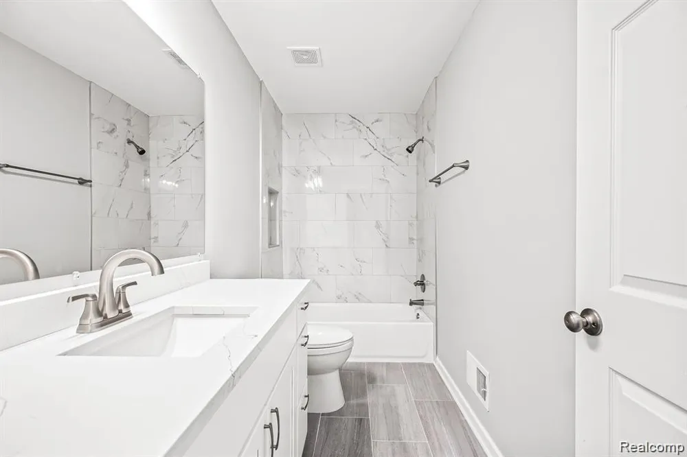 8248 HUGH STREET Westland City, MI 48185