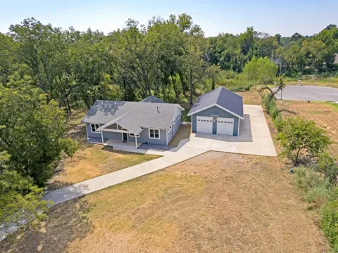 2530 Flora Lane