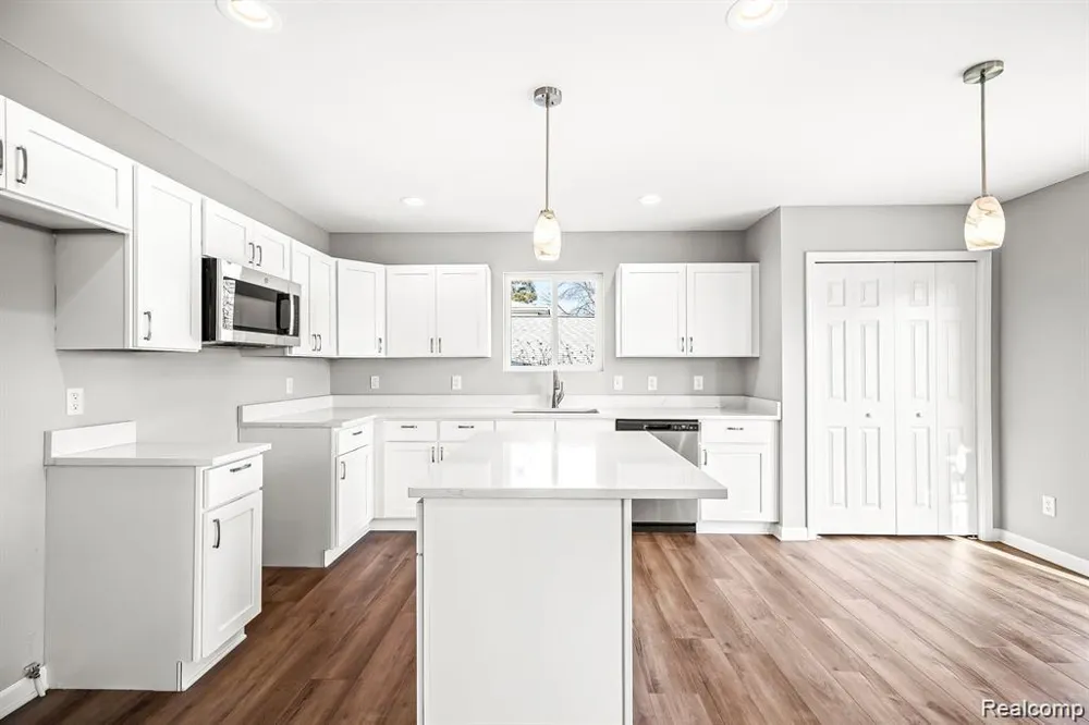 8248 HUGH STREET Westland City, MI 48185
