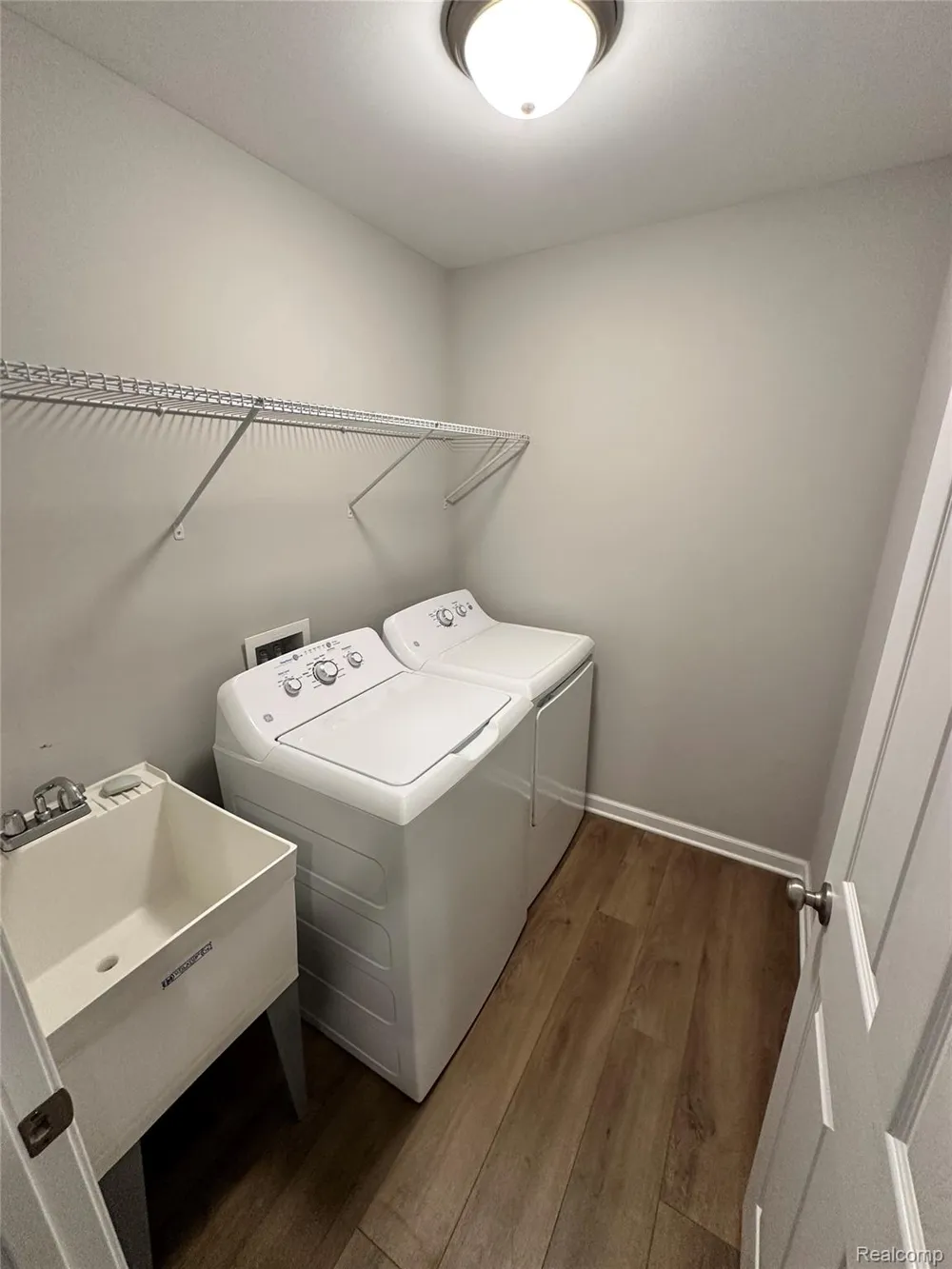 8248 HUGH STREET Westland City, MI 48185