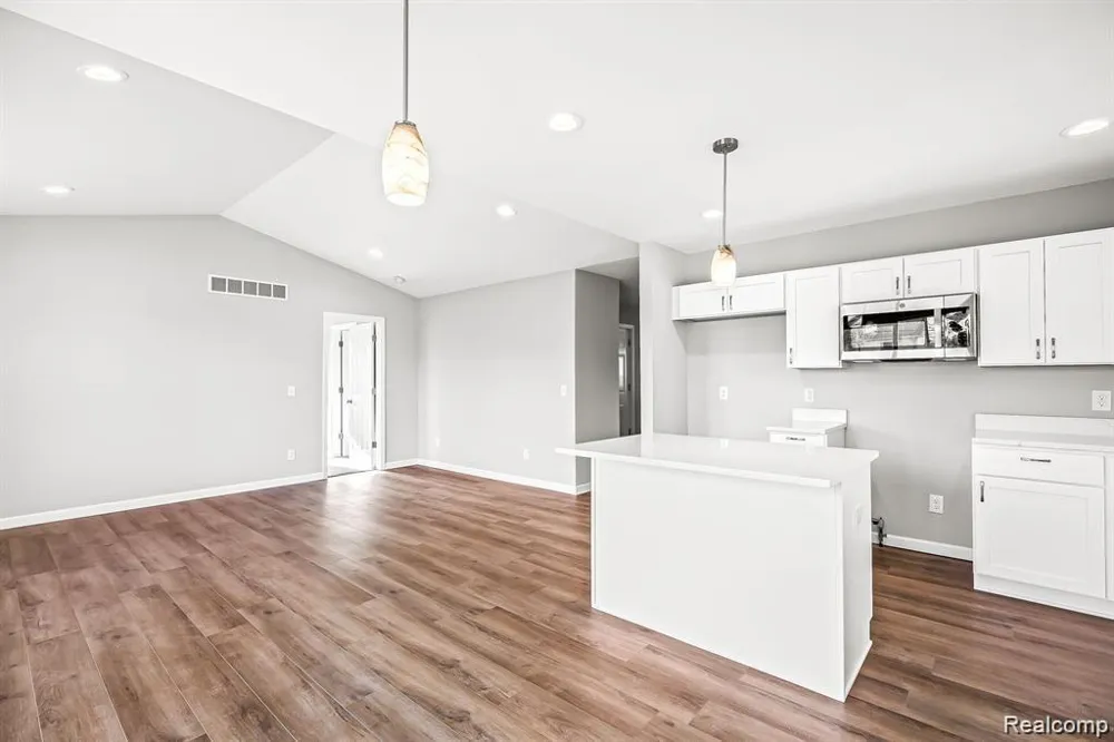 8248 HUGH STREET Westland City, MI 48185