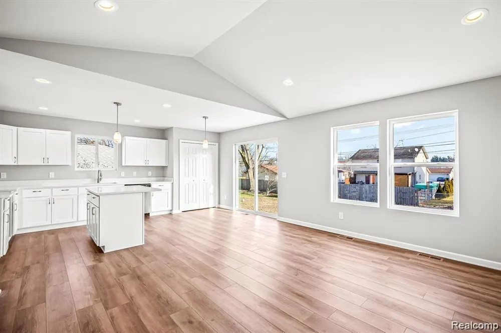 8248 HUGH STREET Westland City, MI 48185
