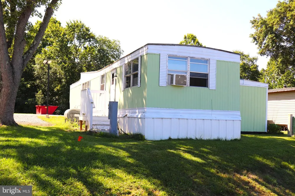 137 SHOUPS BRANCH RD Saxton, PA 16678