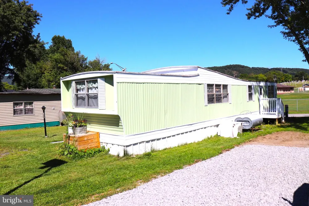 137 SHOUPS BRANCH RD Saxton, PA 16678