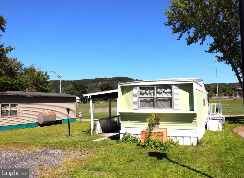 137 SHOUPS BRANCH RD Saxton, PA 16678