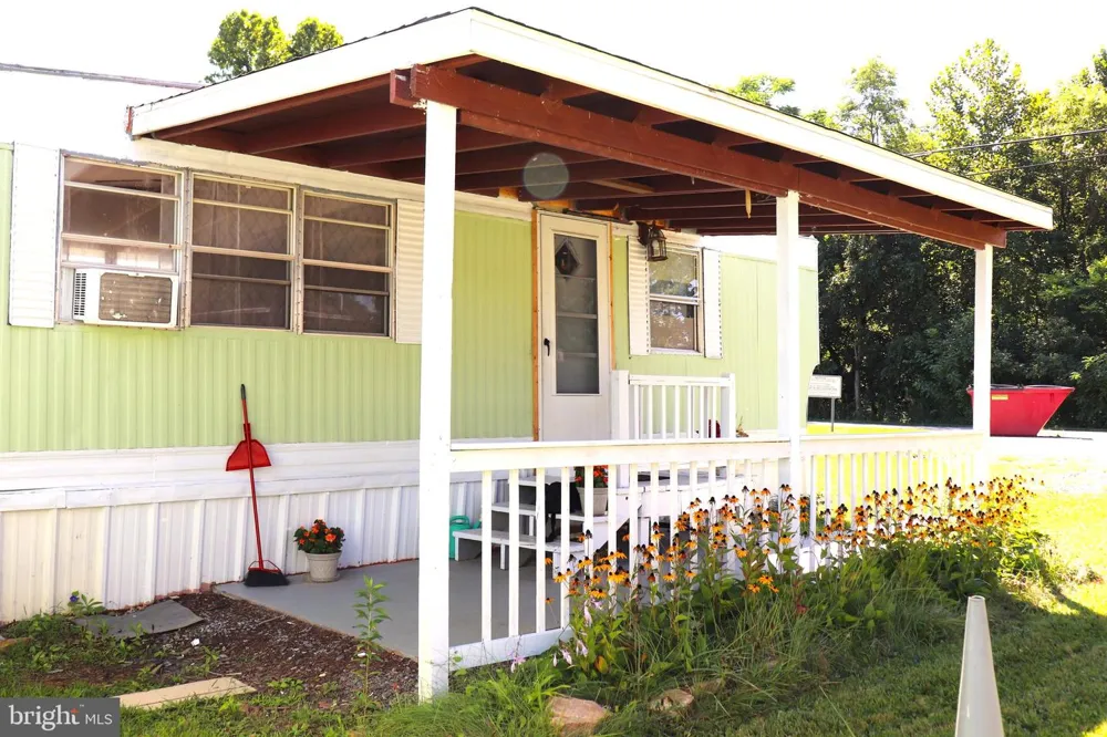 137 SHOUPS BRANCH RD Saxton, PA 16678