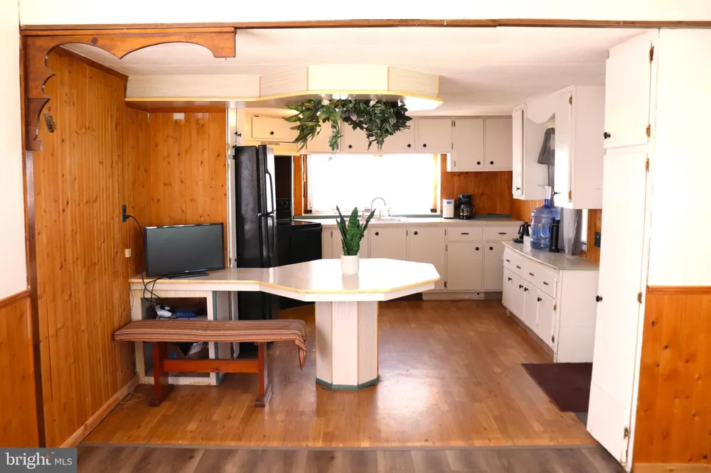 137 SHOUPS BRANCH RD Saxton, PA 16678