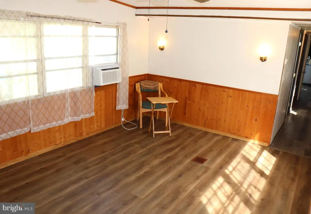 137 SHOUPS BRANCH RD Saxton, PA 16678