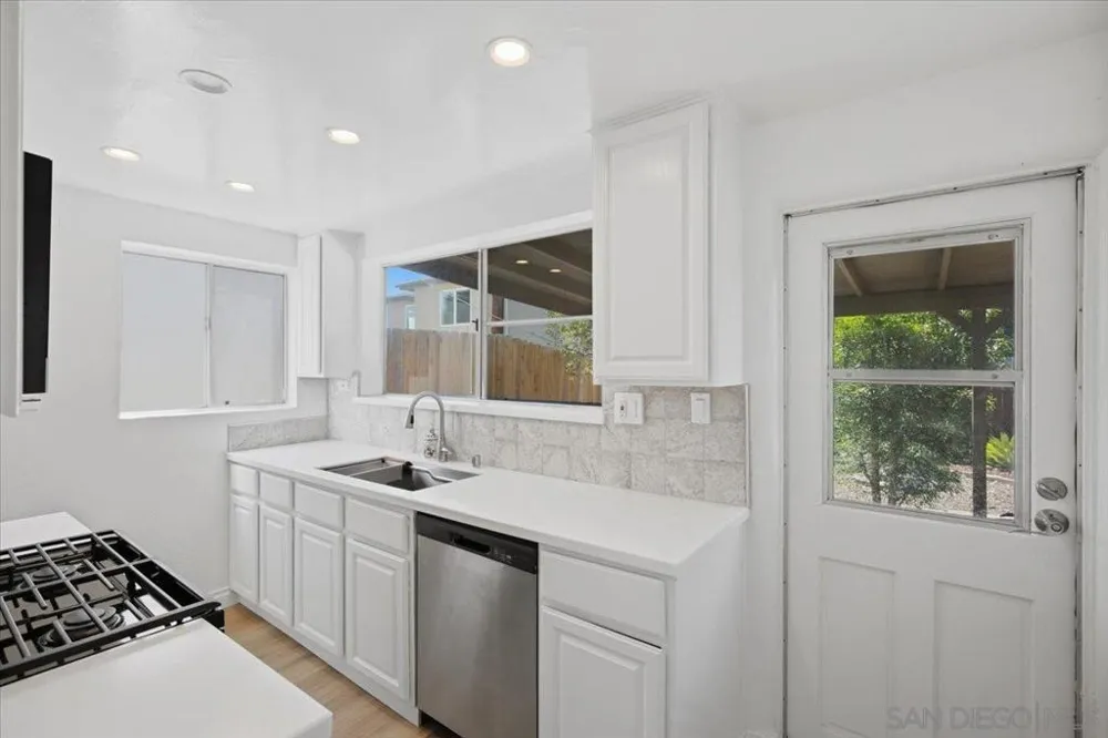 4654 68th La Mesa, CA 91942