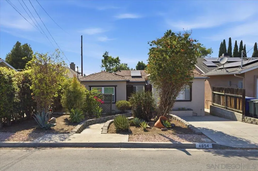 4654 68th La Mesa, CA 91942