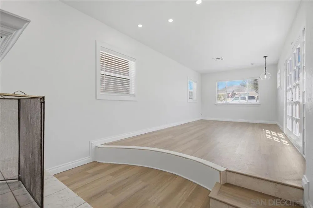 4654 68th La Mesa, CA 91942