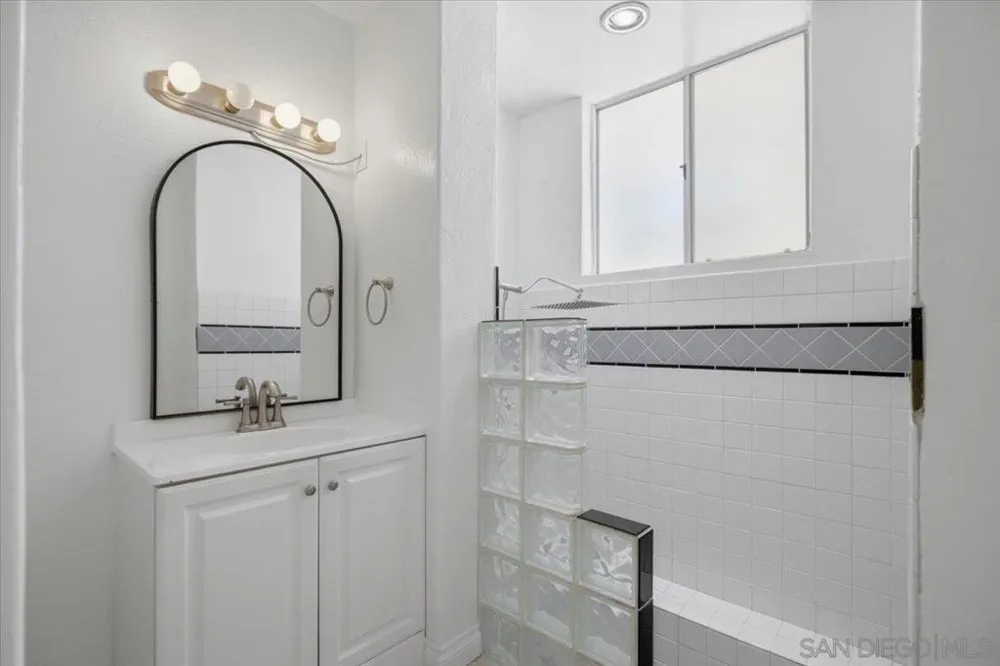 4654 68th La Mesa, CA 91942