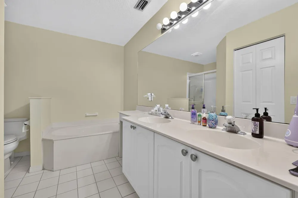 1020 Via Jardin Riviera Beach, FL 33418