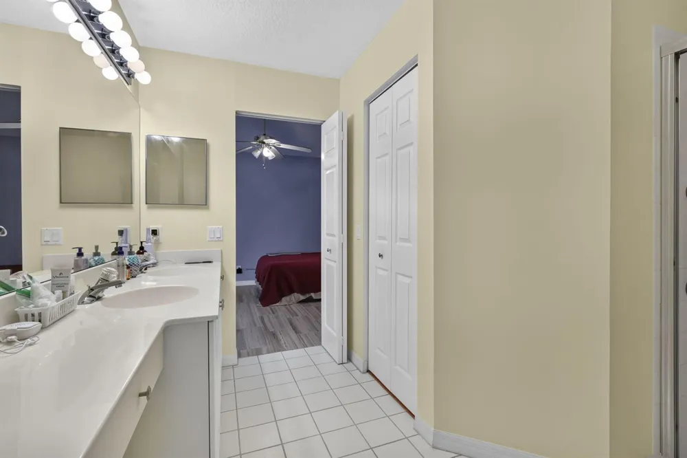 1020 Via Jardin Riviera Beach, FL 33418