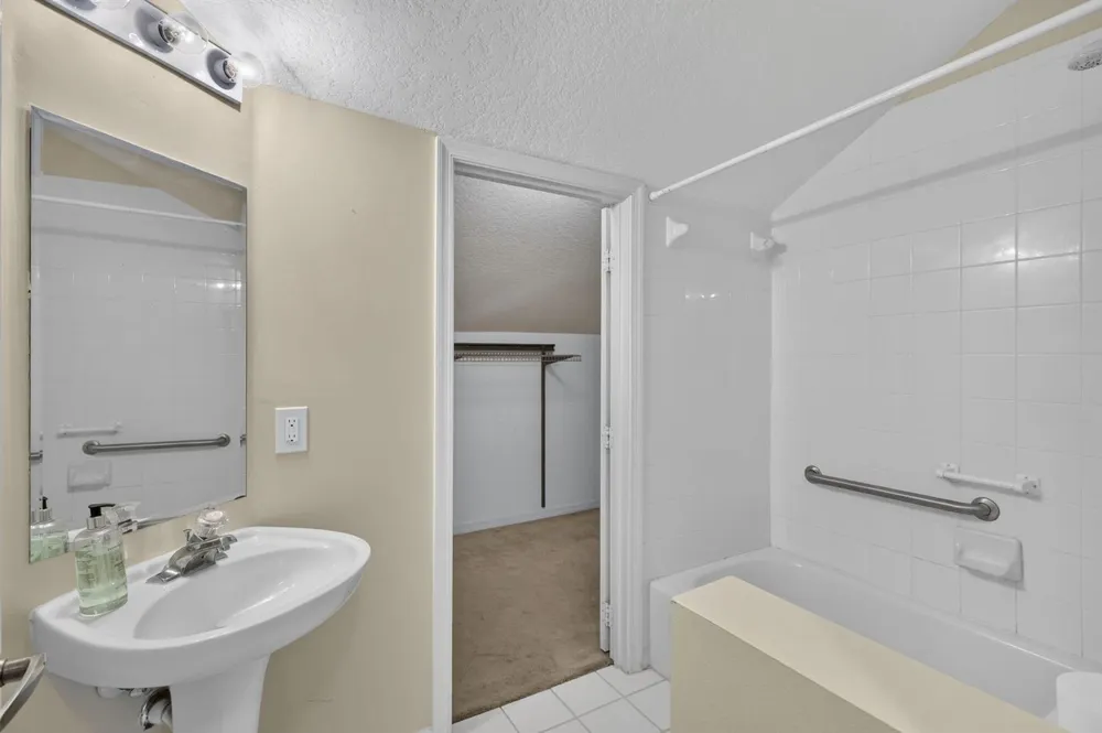 1020 Via Jardin Riviera Beach, FL 33418