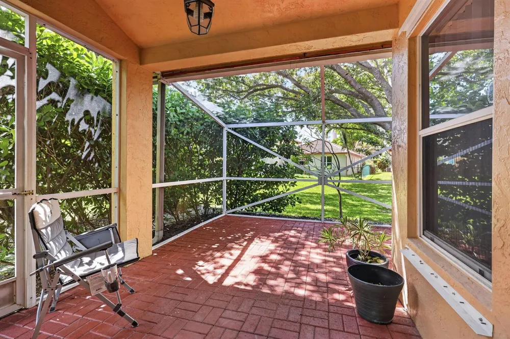 1020 Via Jardin Riviera Beach, FL 33418