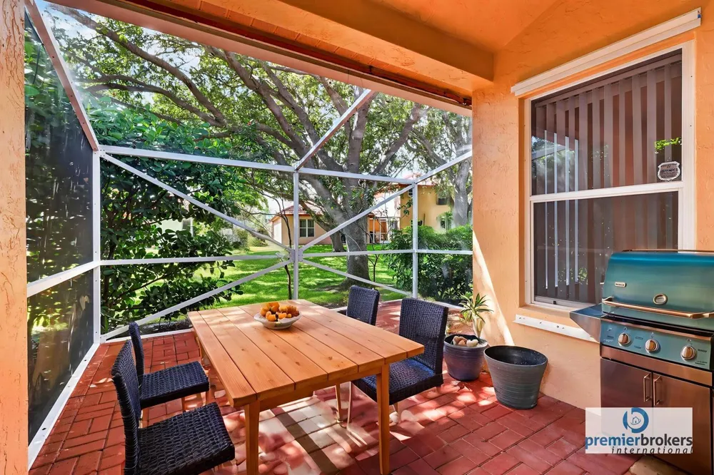 1020 Via Jardin Riviera Beach, FL 33418