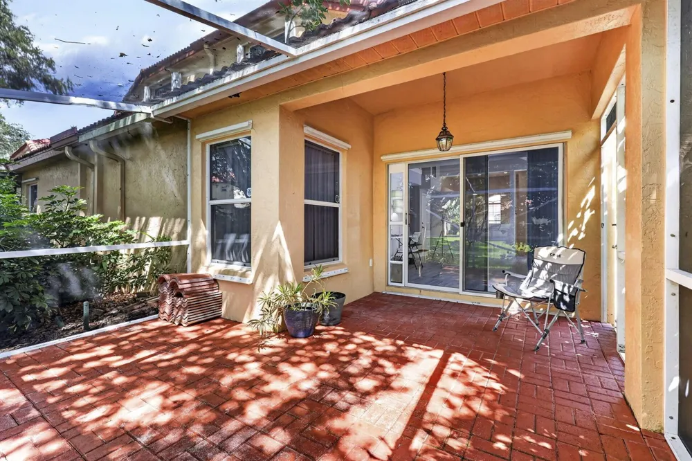 1020 Via Jardin Riviera Beach, FL 33418