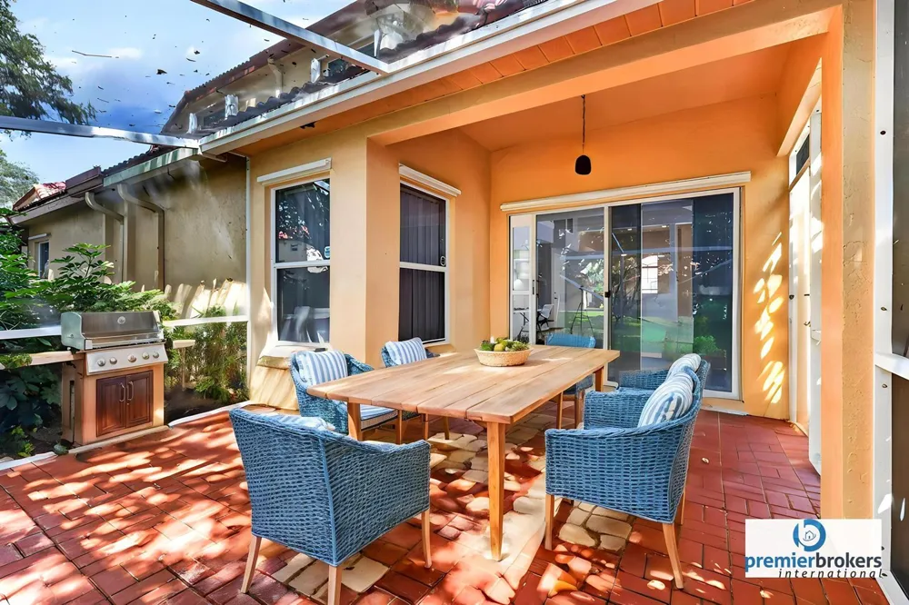 1020 Via Jardin Riviera Beach, FL 33418