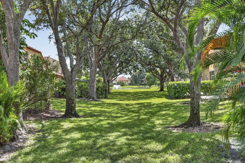 1020 Via Jardin Riviera Beach, FL 33418