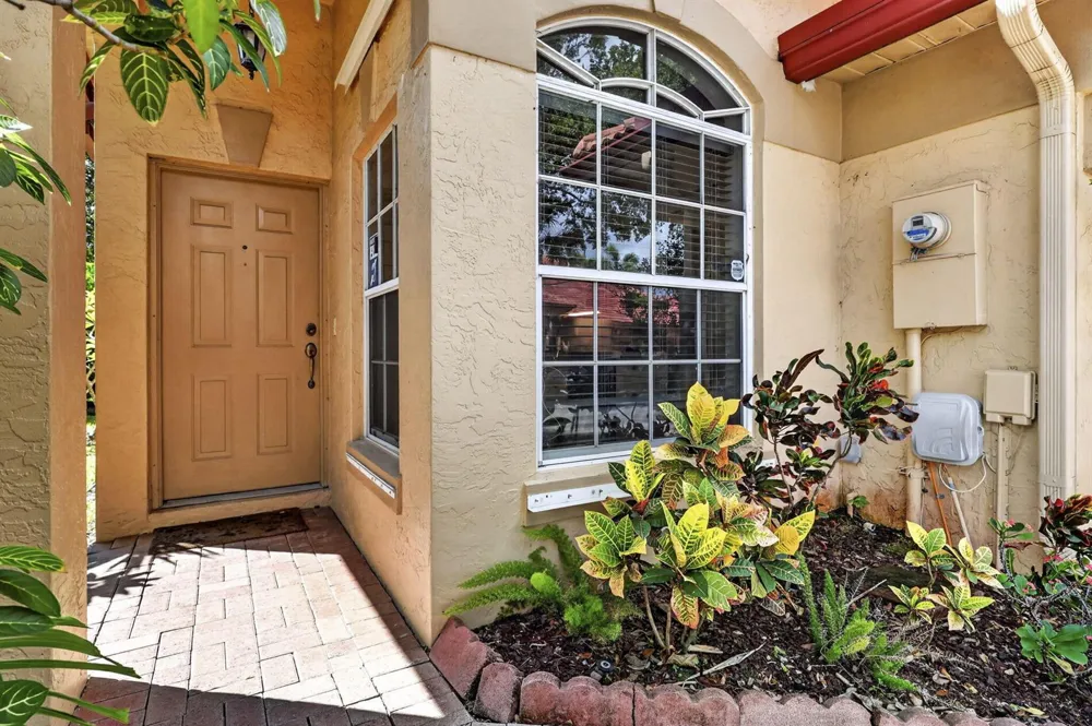 1020 Via Jardin Riviera Beach, FL 33418