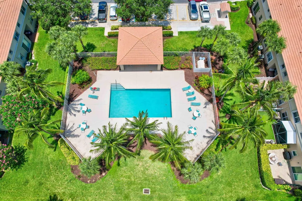 1020 Via Jardin Riviera Beach, FL 33418
