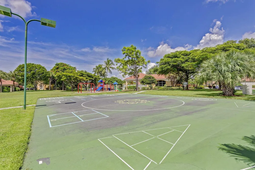 1020 Via Jardin Riviera Beach, FL 33418