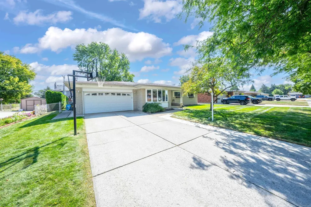 37352 Mario Drive Sterling Heights City, MI 48312