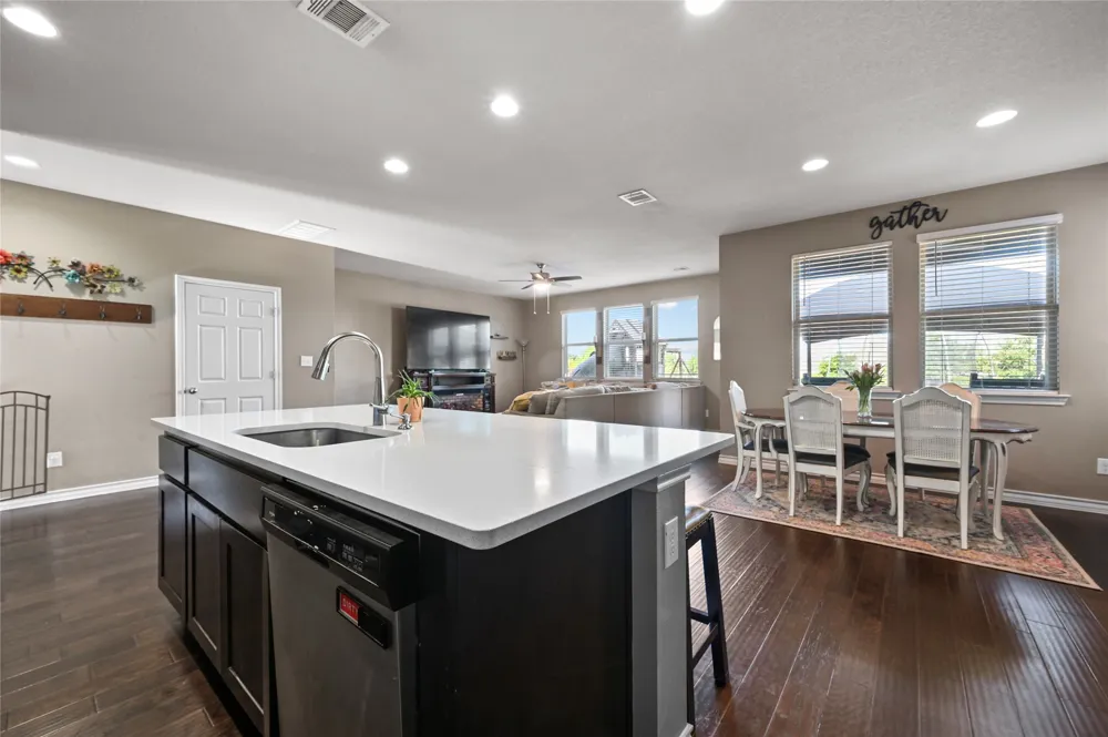 160 Thornless Circle Buda, TX 78610