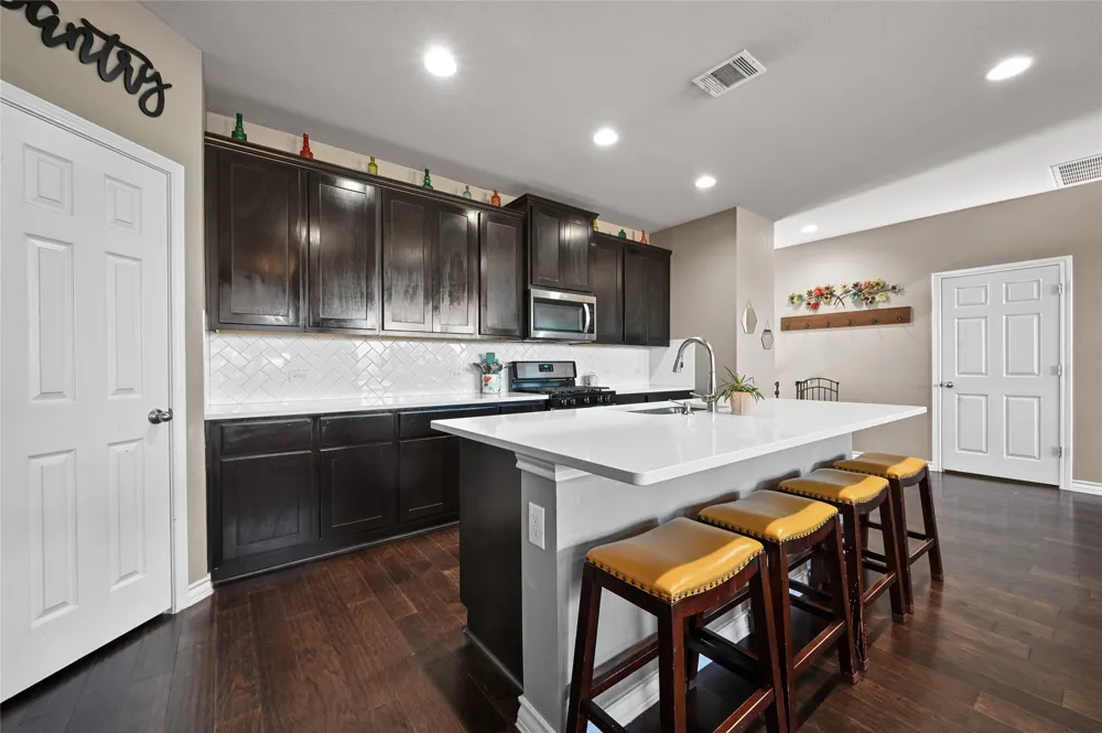 160 Thornless Circle Buda, TX 78610