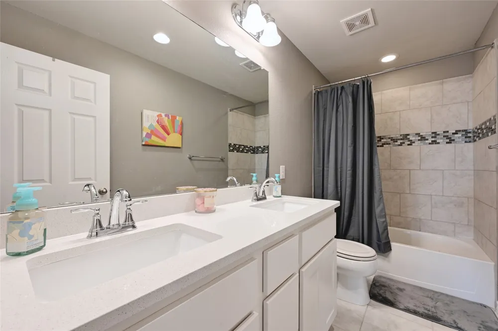 160 Thornless Circle Buda, TX 78610