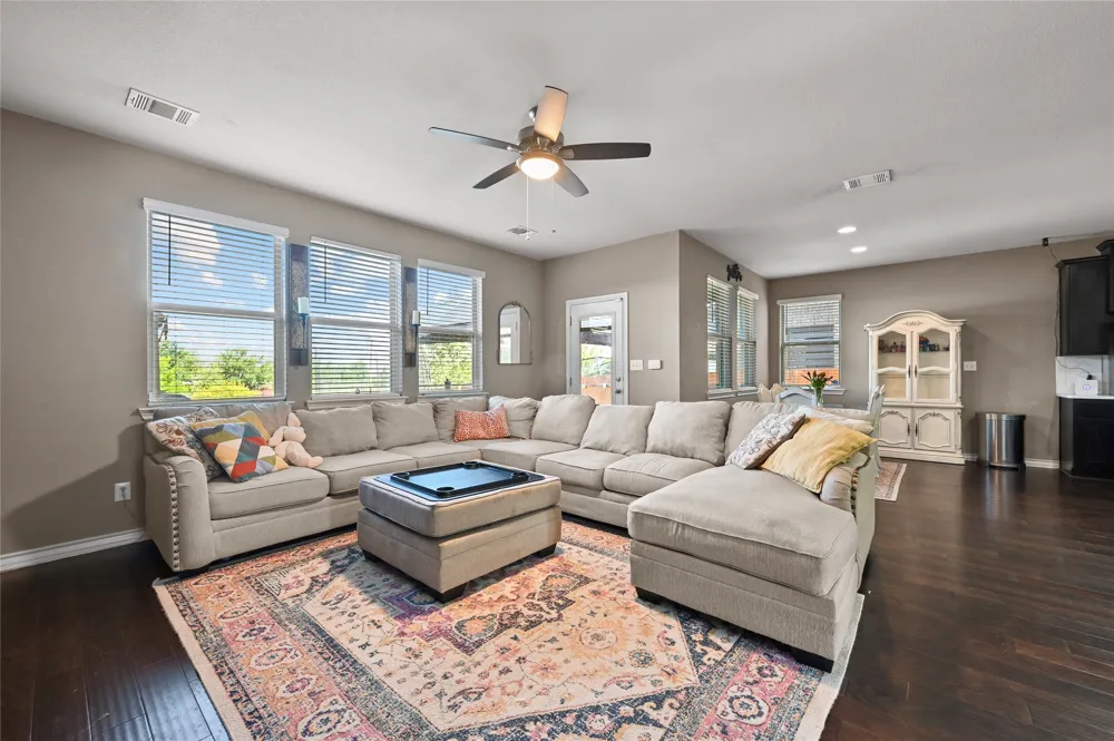 160 Thornless Circle Buda, TX 78610