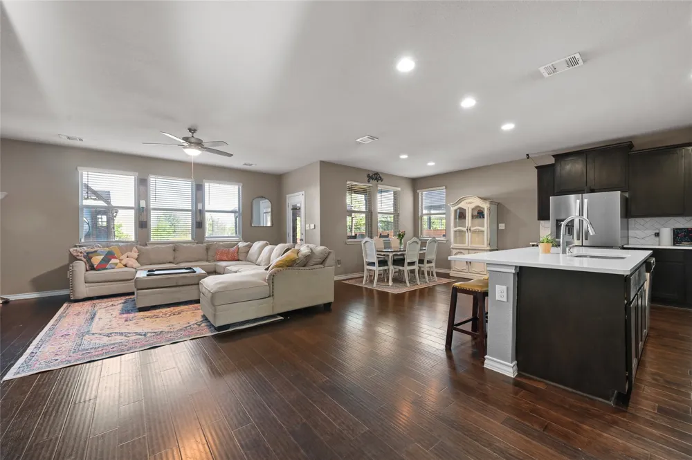 160 Thornless Circle Buda, TX 78610