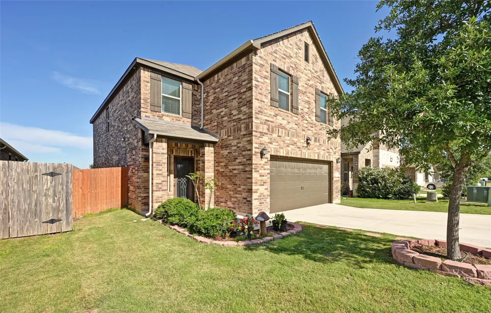 160 Thornless Circle Buda, TX 78610