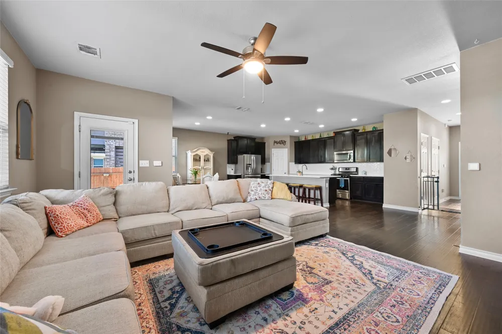 160 Thornless Circle Buda, TX 78610