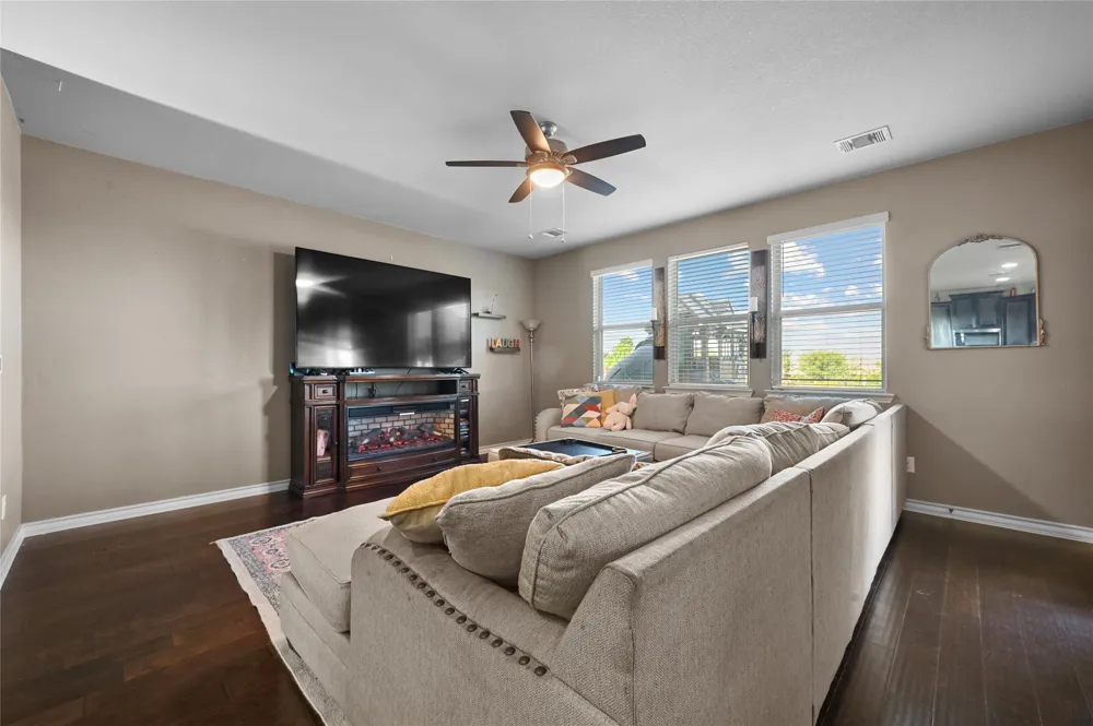 160 Thornless Circle Buda, TX 78610