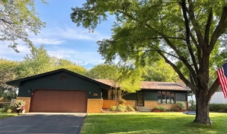 302 Heritage Circle Burnsville, MN 55337