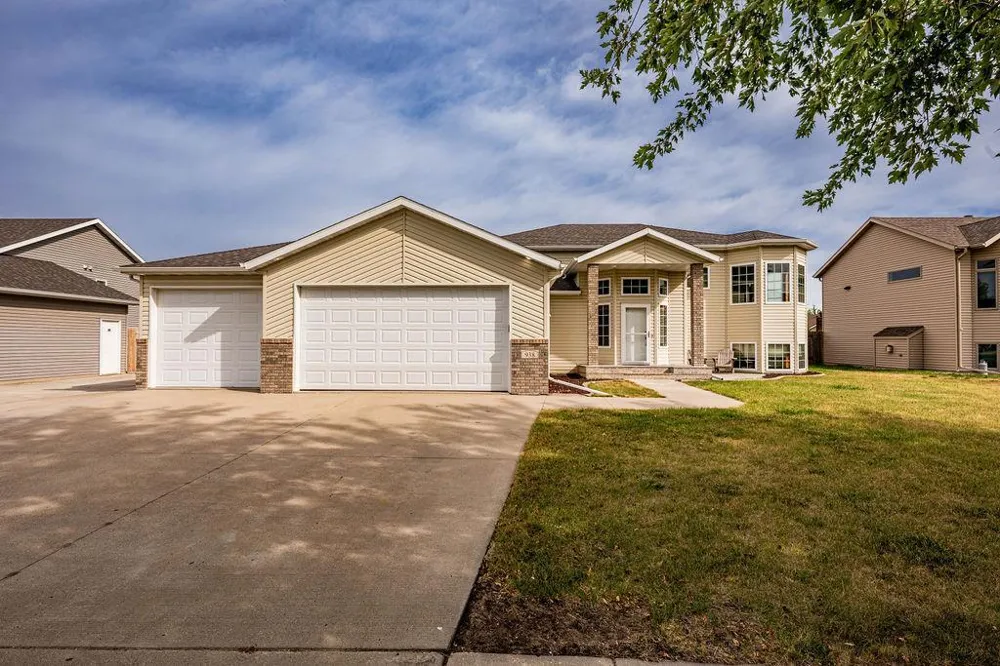 938 Parkway Drive West Fargo, ND 58078