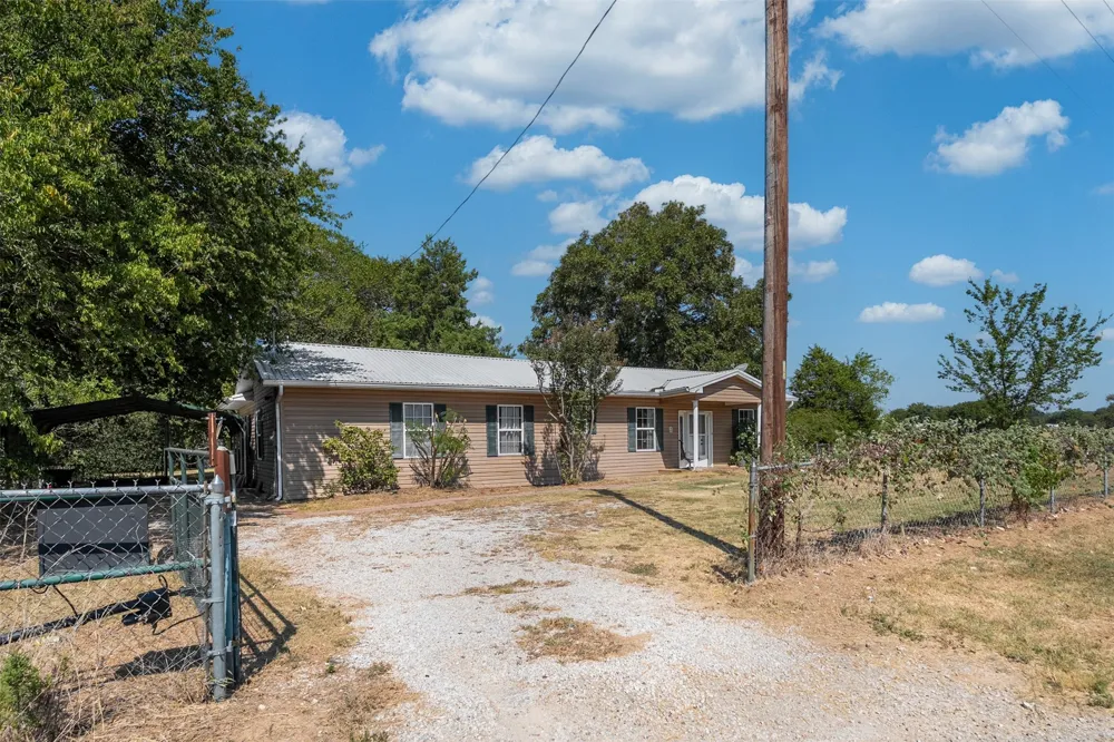 6031 Fm 316 Payne Springs, TX 75156